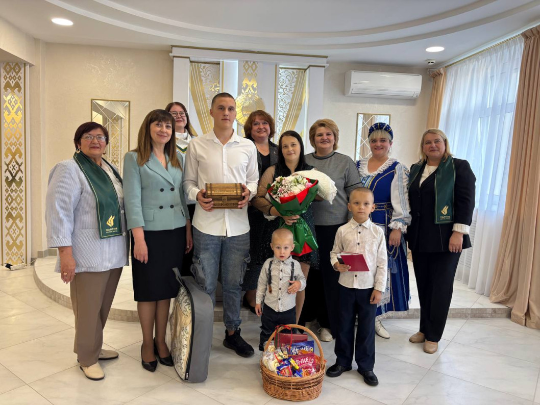 Первая «Бацькава кашуля» на Городокщине: у семьи Горлачёвых теперь есть свой оберег.