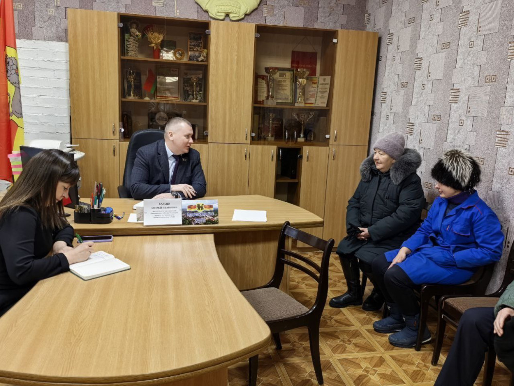 В Пальминском сельисполкоме состоялся приём граждан по личным вопросам и «прямая телефонная линия» депутата Палаты представителей Национального собрания Республики Беларусь Андрея Балыша