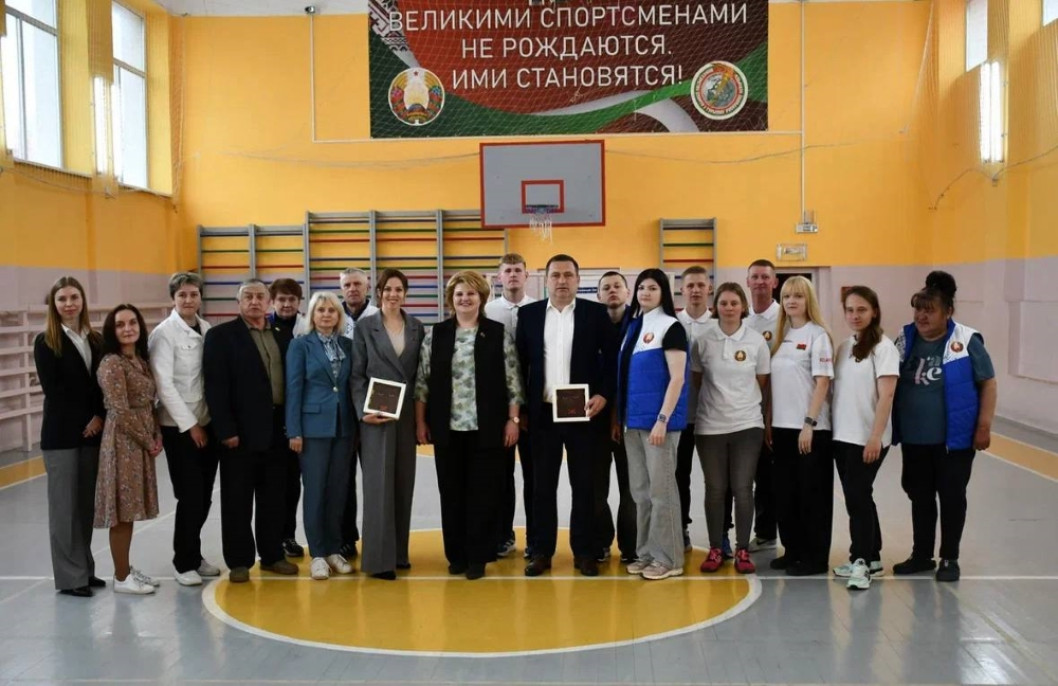 Председатель райисполкома Ирина Полякова поздравила с профессиональным праздником работников Городокской детско-юношеской спортивной школы, районного физкультурно-спортивного клуба «Городок» и областного центра олимпийского резерва по зимним видам спорта.