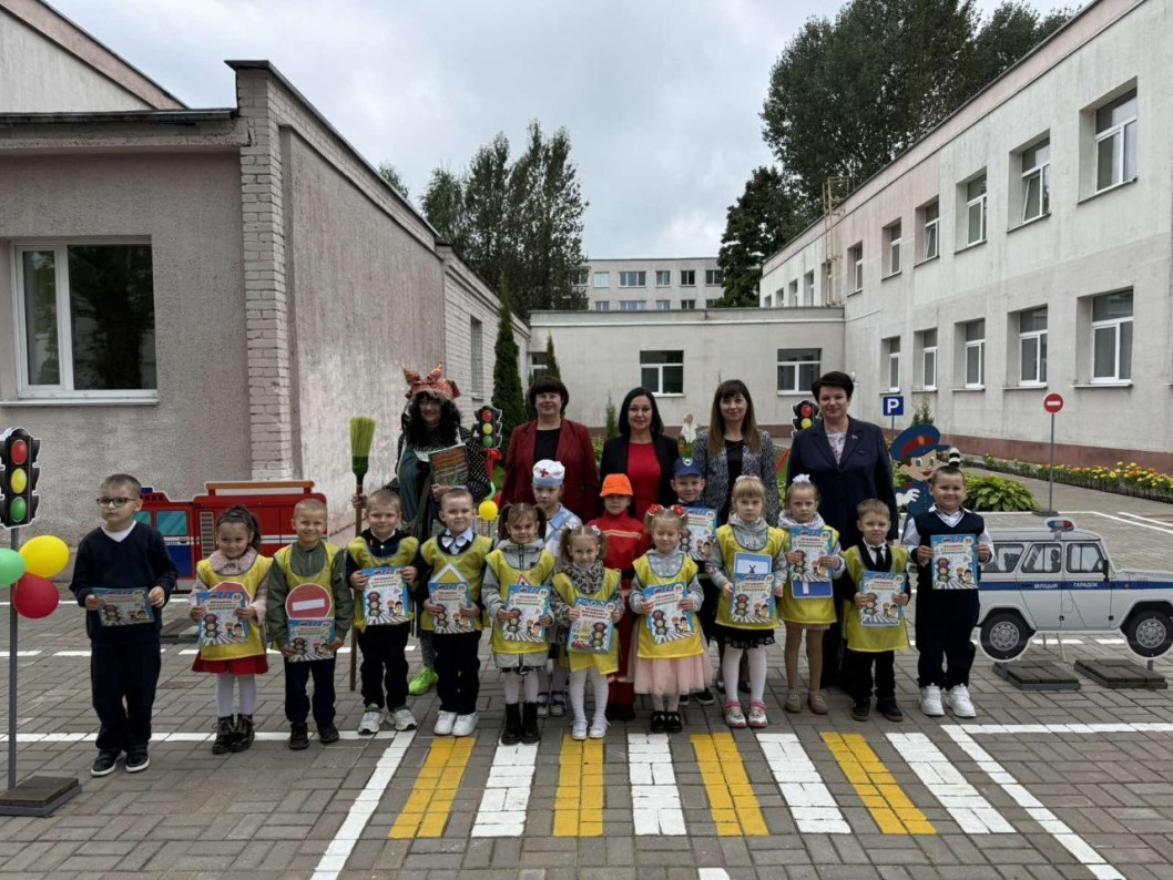 В Детском саду N3 г. Городка состоялось торжественное открытие интерактивной площадки Территория Безопасности, которая станет еще одним местом для интересного и, главное, полезного времяпрепровождения детей.