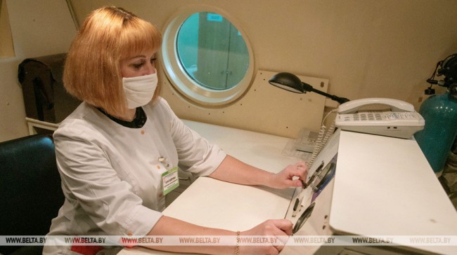 У Віцебску рэабілітацыю пацыентаў пасля пнеўманіі праводзяць у баракамеры
