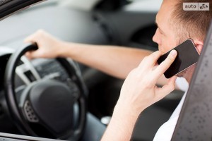 ГАИ особо будет наблюдать за авто с тонировкой и за водителями с мобильниками в руках
